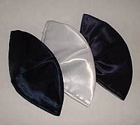 Kippot, unlined affordable kippot in black or white.
